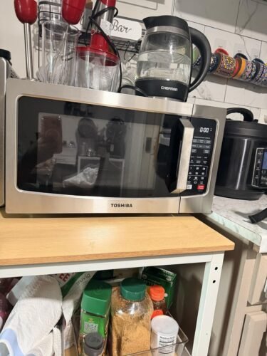 TOSHIBA EM131A5C-BS Countertop Microwave Ovens 1.2 Cu Ft. 12.4 Removable Turntable Smart Humidity Sensor 12 Auto Menus Mute Function ECO Mode Easy Clean Interior Black Color 1000W photo review