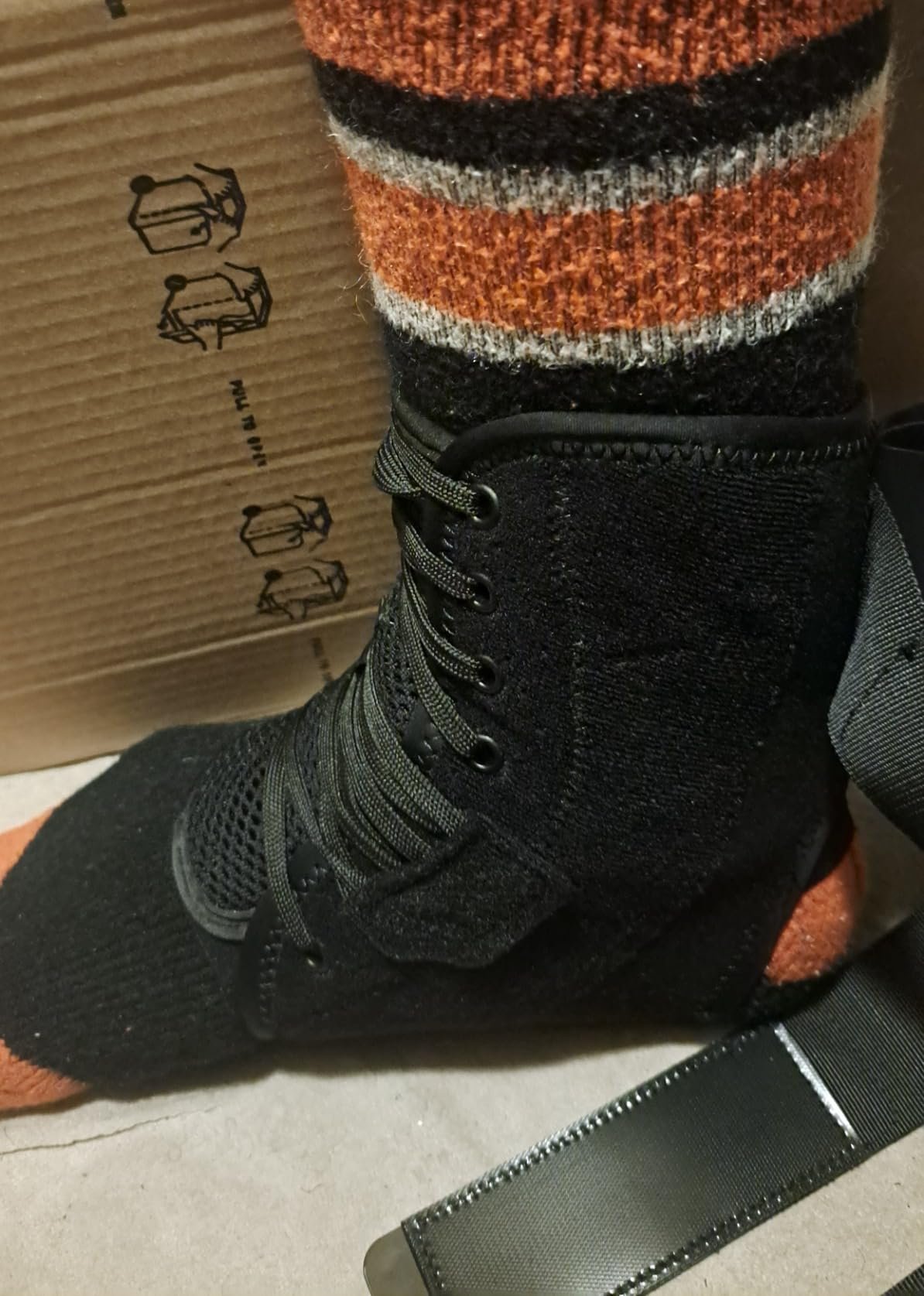 Quick Lace Up Ankle Brace with Side Stabilizing Pads. Slim Fit Ankle Support Brace. Adjustable & Breathable Ankle Support for Men Women. Ankle Stabilizer for Sprain.Injury Recovery.Sports.XL photo review