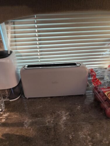 bella 2 Slice Slim Toaster. Fits-anywhere™ Kitchenware. 6 Setting Shade Control with Reheat & Cancel Buttons. Fits sourdough. 10 Long Slot. Anti Jam & Auto Shutoff. 900 Watt. Oatmilk photo review