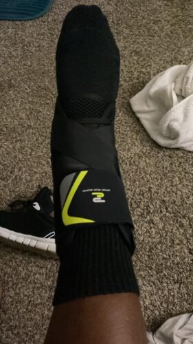 Quick Lace Up Ankle Brace with Side Stabilizing Pads. Slim Fit Ankle Support Brace. Adjustable & Breathable Ankle Support for Men Women. Ankle Stabilizer for Sprain.Injury Recovery.Sports.XL photo review