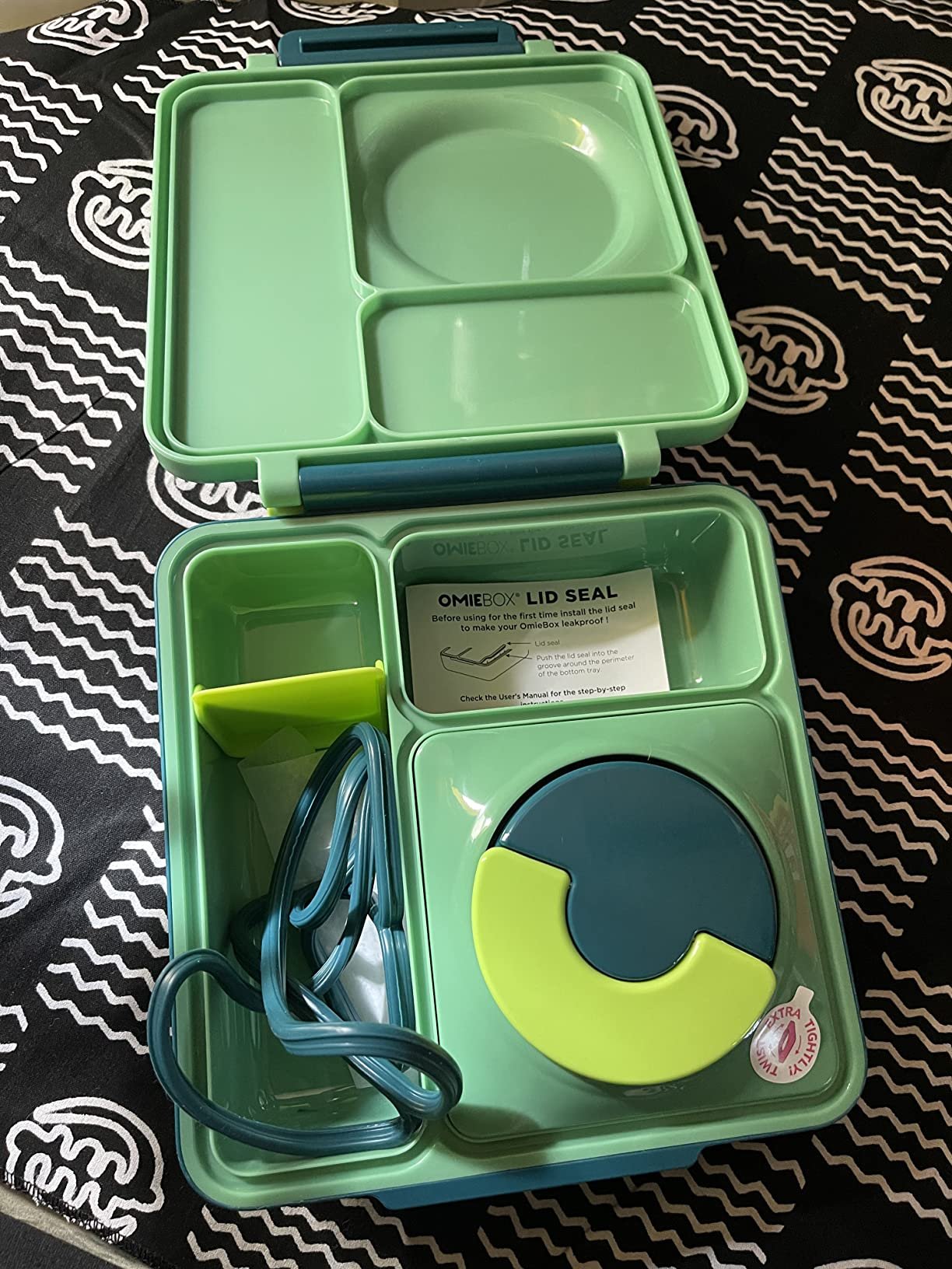 Omie OmieBox Bento Box for Kids - Insulated Lunch Box with Leak Proof Food Jar - 3 Compartments. 2 Temperature Zones - (Meadow) photo review