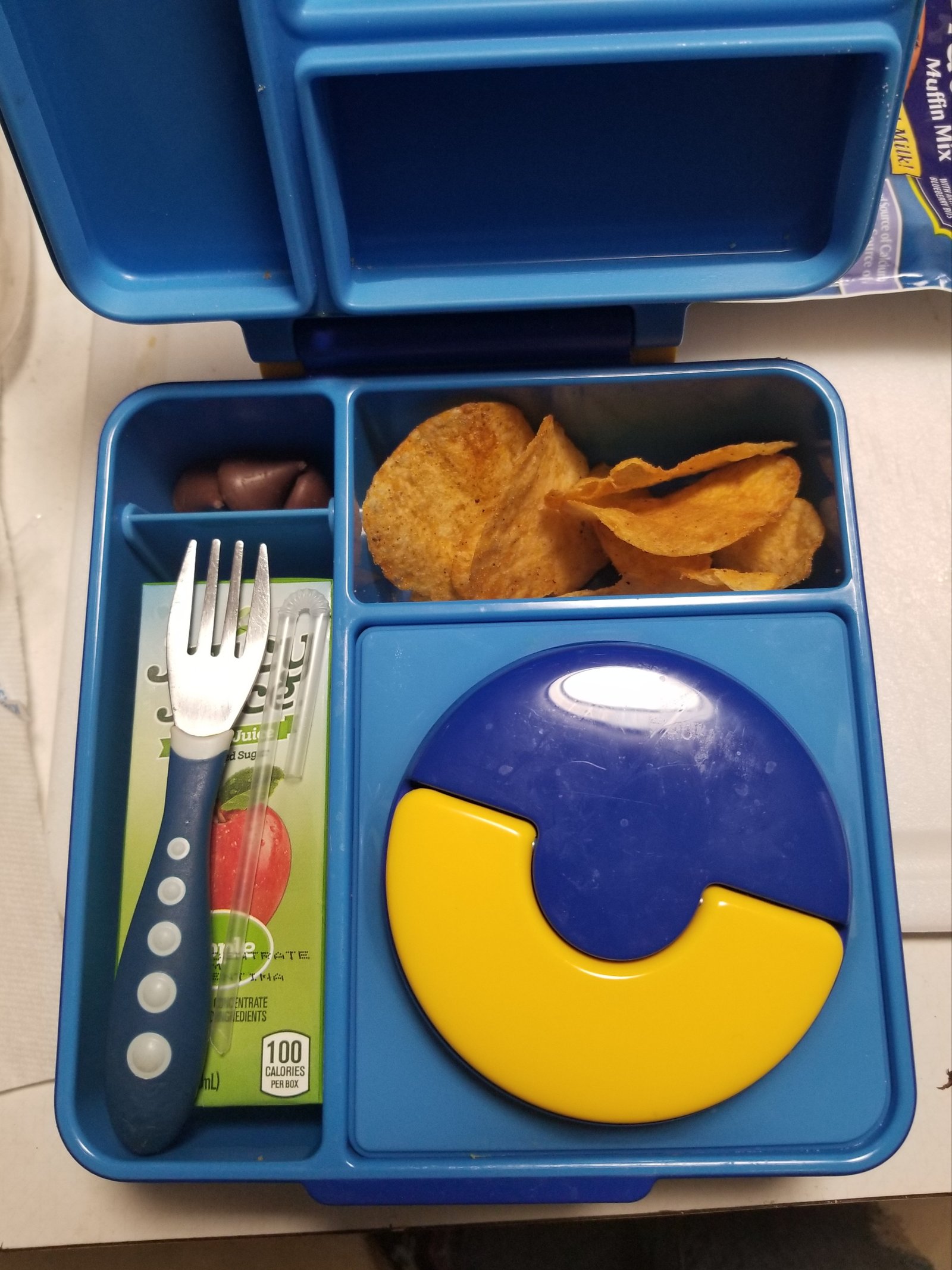 Omie OmieBox Bento Box for Kids - Insulated Lunch Box with Leak Proof Food Jar - 3 Compartments. 2 Temperature Zones - (Meadow) photo review